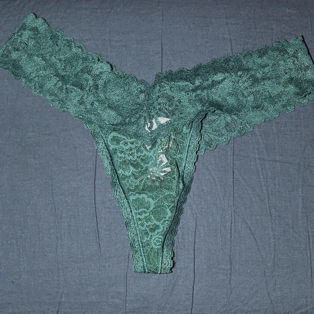 Victoria's Secret Garnet Green Lace Thong M
